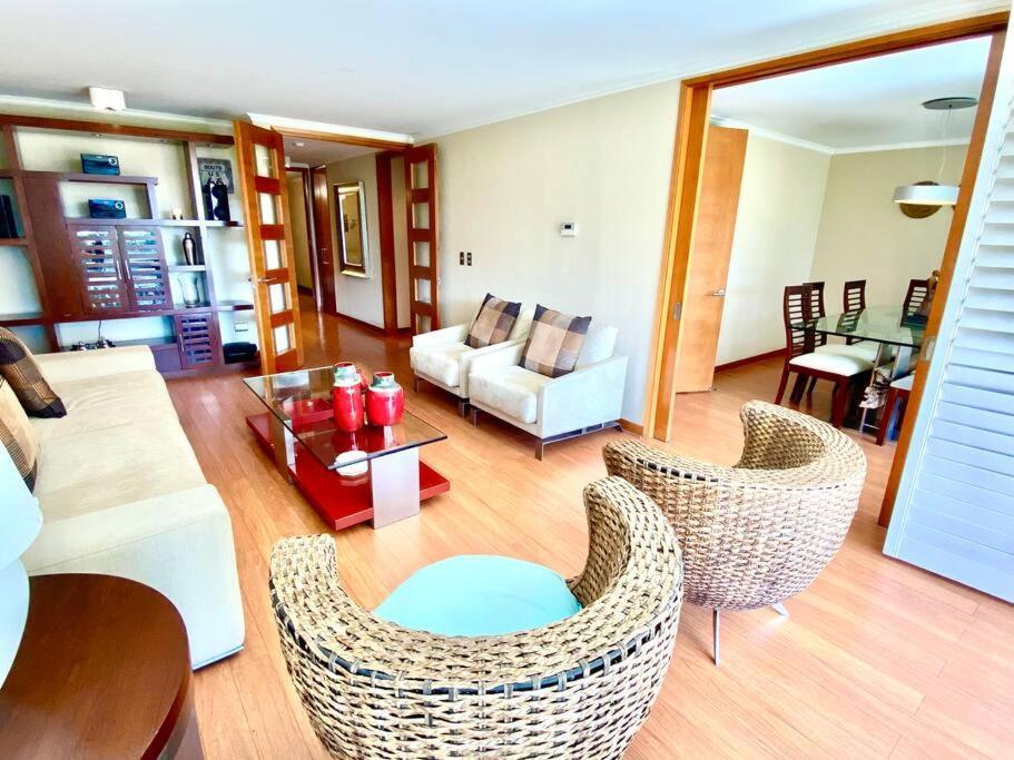 Unico En Vitacura, 170 Mt, Sector Exclusivo * Santiago